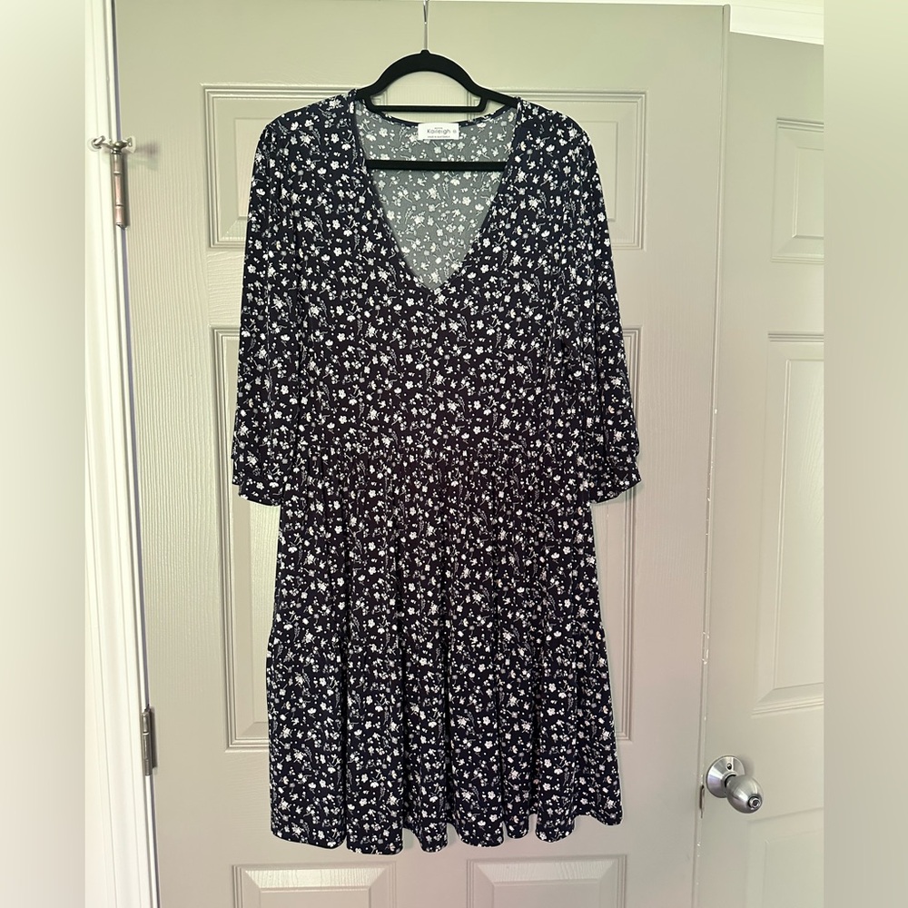 Kaileigh Navy and White Floral V-Neck Midi Dress